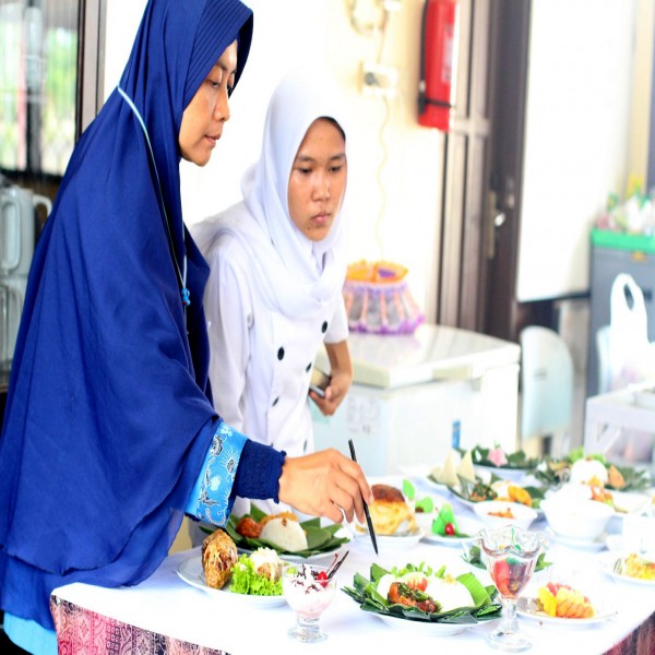 PERSIAPAN UNTUK MENGHADAPI UJI KOMPETENSI KEAHLIAN JURUSAN TATA BOGA