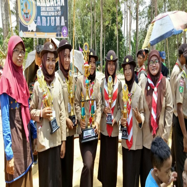 TIM PRAMUKA  ARJUNA DAN SRIKANDI SMK NEGERI 2 PPU JUARA UMUM DI ACARA HUT PRAMUKA KE-56 TAHUN 2017