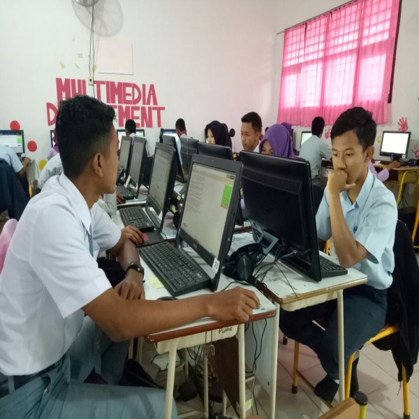 SMK NEGERI 2 PPU MELAKSANAKAN USBN BERBASIS CBT TAHUN PELAJARAN 2017-2018