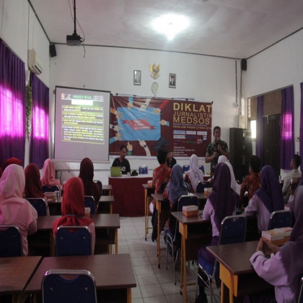 DIKLAT JURNALISTIK MEDSOS PELAJAR MENENGAH ATAS SEDERAJAT DI SMKN 2 PENAJAM PASER UTARA